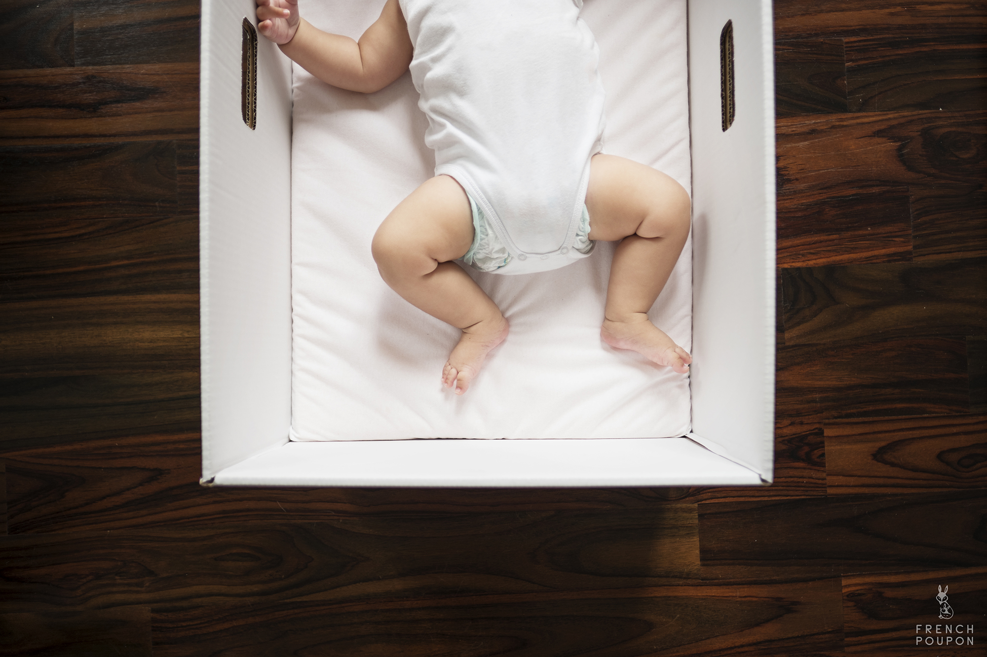 Avec French Poupon...faisons dormir nos bébés dans des boîtes en carton !